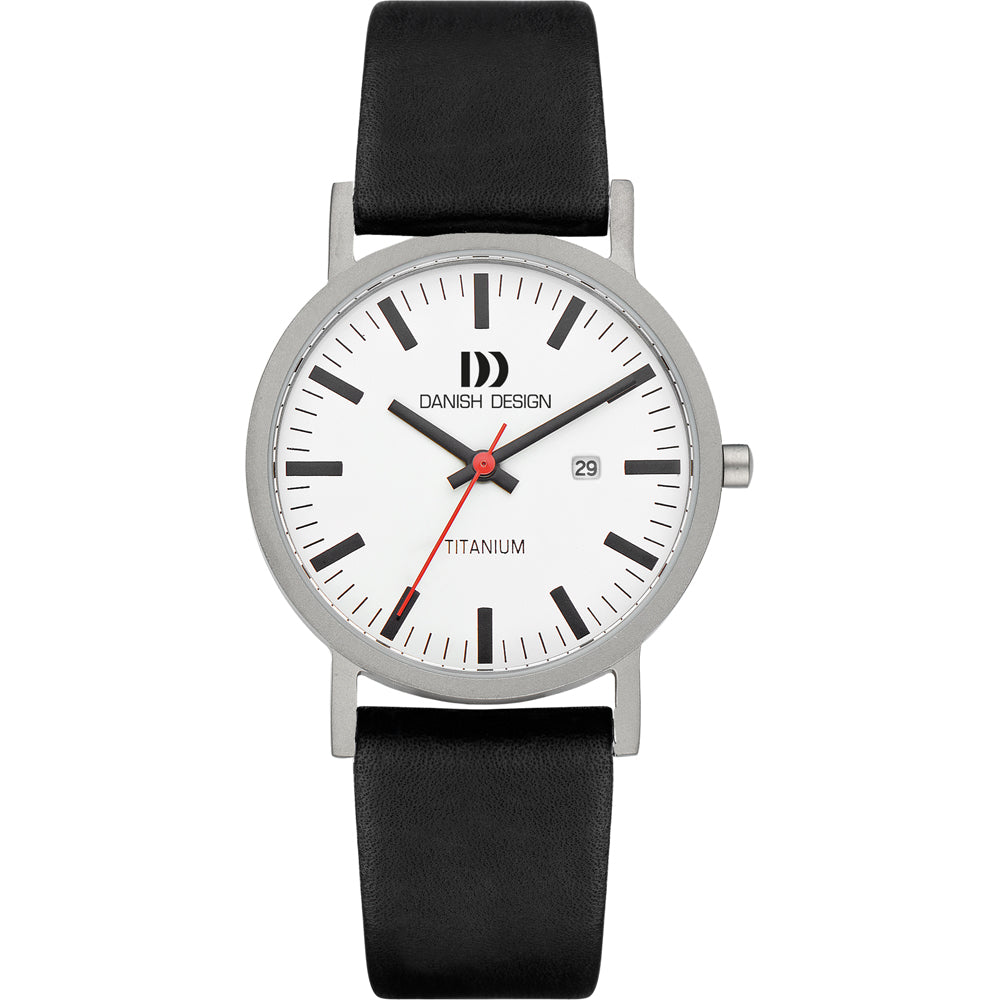 Montre en titane avec cadran blanc, aiguilles rouges et bracelet en cuir noir.