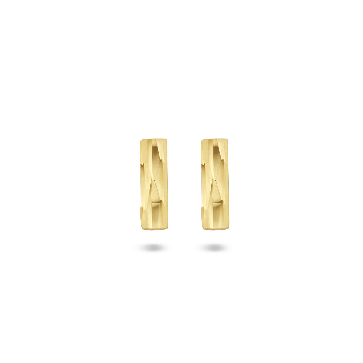 Boucles d'oreilles en or jaune 14K avec un design en barreau et une finition diamantée.
