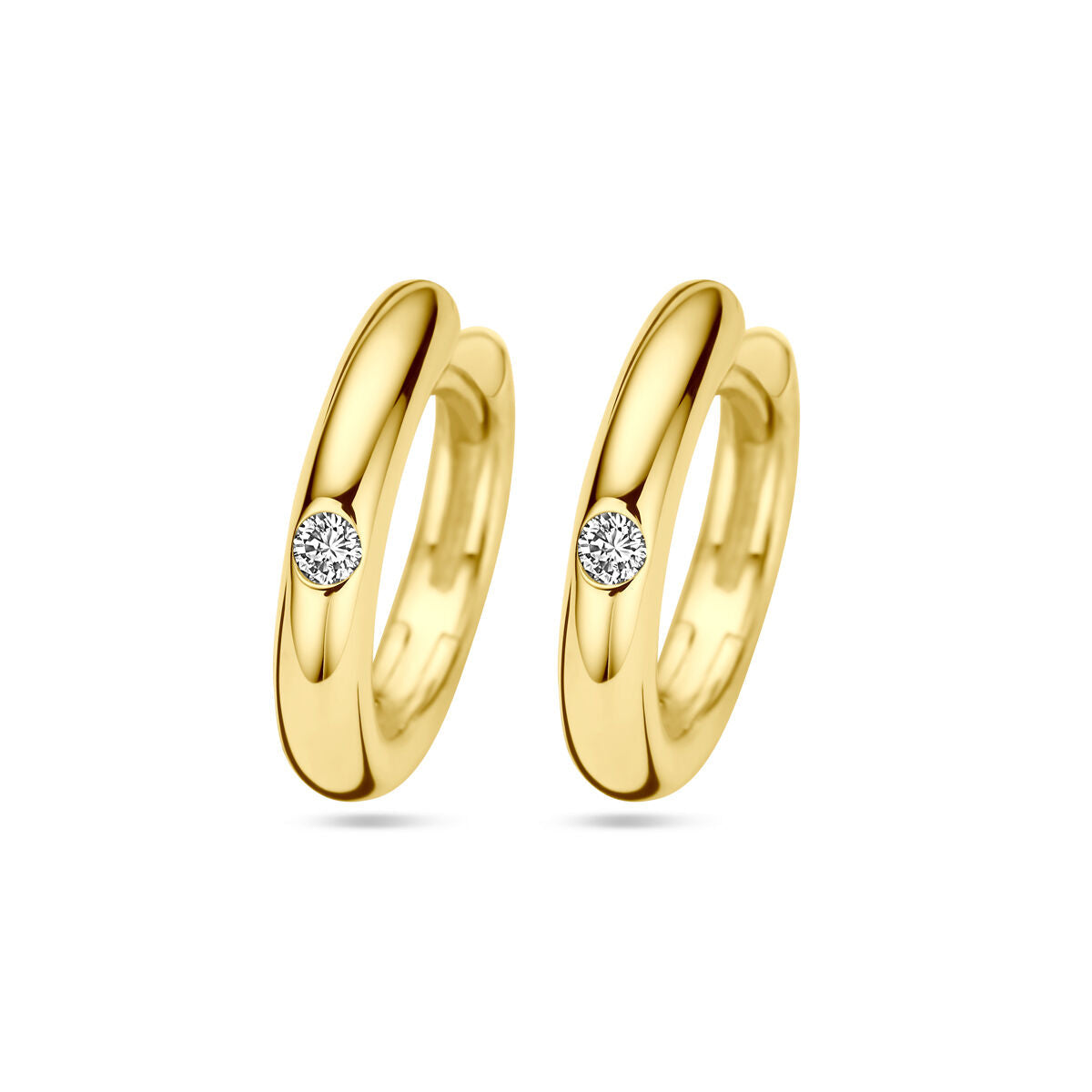 Boucles d'oreilles en or jaune 14K avec un diamant de 0,04 ct (2x 0,02 ct) serti.