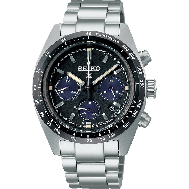 Het Seiko Prospex heren horloge SSC819P1 heeft een zwarte wijzerplaat met drie sub-wijzerplaten, een datumvenster en tachymetermarkeringen op de lunette. Het bevat lichtgevende wijzers en een roestvrijstalen band.