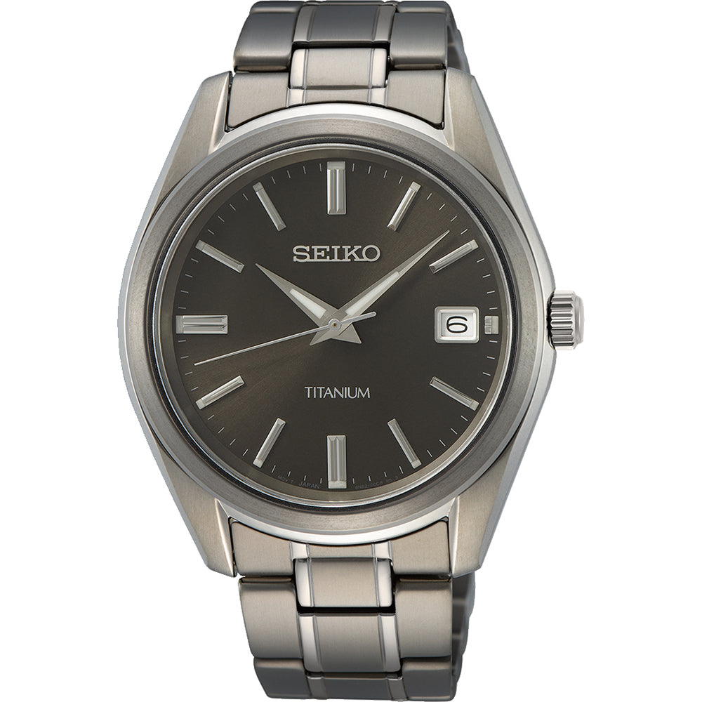 Montre pour homme en titane avec un cadran noir et un bracelet en acier.