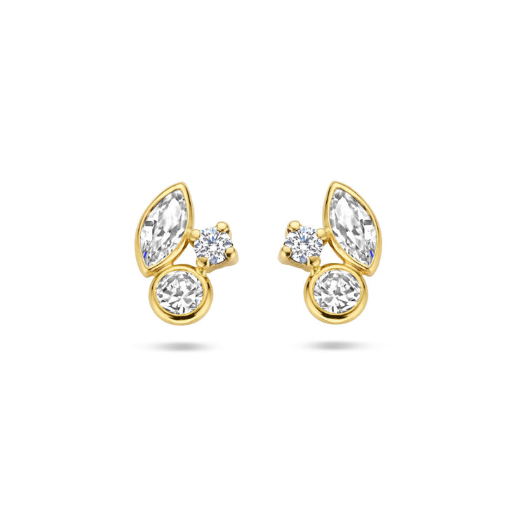 De Van der Kooij Collectie oorknoppen zirkonia 14K geelgoud zijn voorzien van marquise en ronde heldere zirkonia in een geclusterd ontwerp, afgebeeld op een witte achtergrond. Perfecte dames sieraden voor elke gelegenheid.