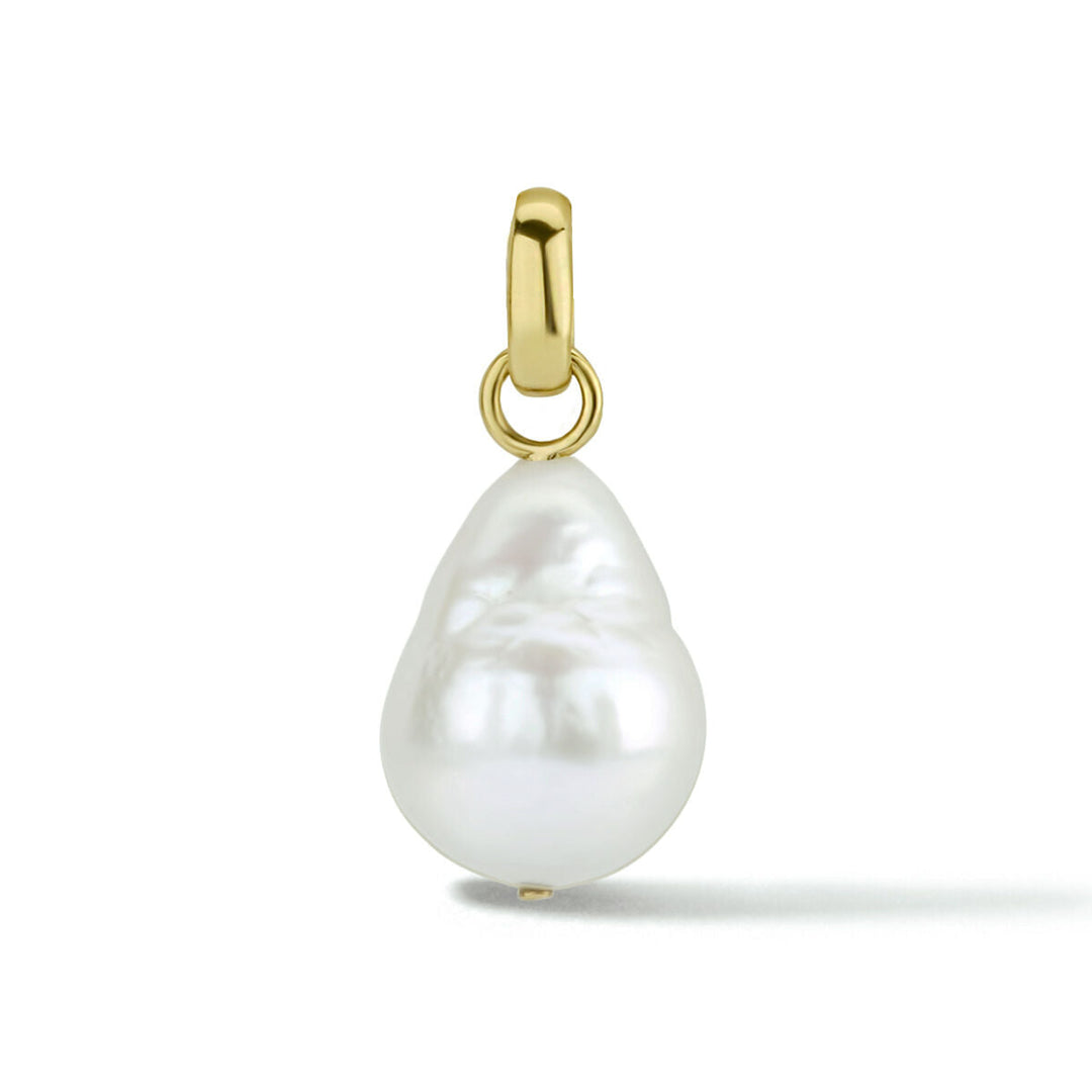 Een enkele Van der Kooij Collectie "hanger parel 14K geelgoud" met een grote, onregelmatige zoetwaterparel en glanzende 14K geelgouden hanger is afgebeeld op een witte achtergrond.