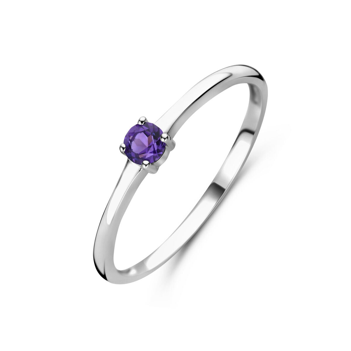 Bague en argent rhodié avec une pierre précieuse améthyste de couleur violette.