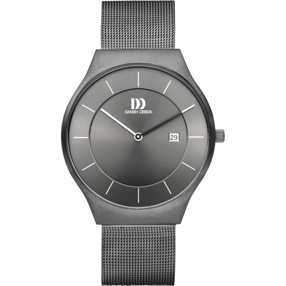 Montre grise avec un cadran minimaliste et un bracelet en maille métallique.