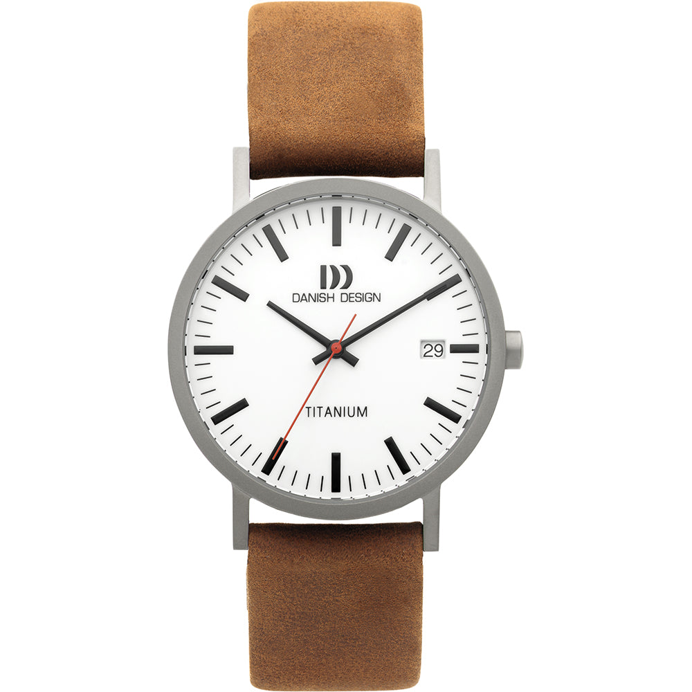 Montre en titane avec cadran blanc, bracelet en cuir marron et aiguilles noires.