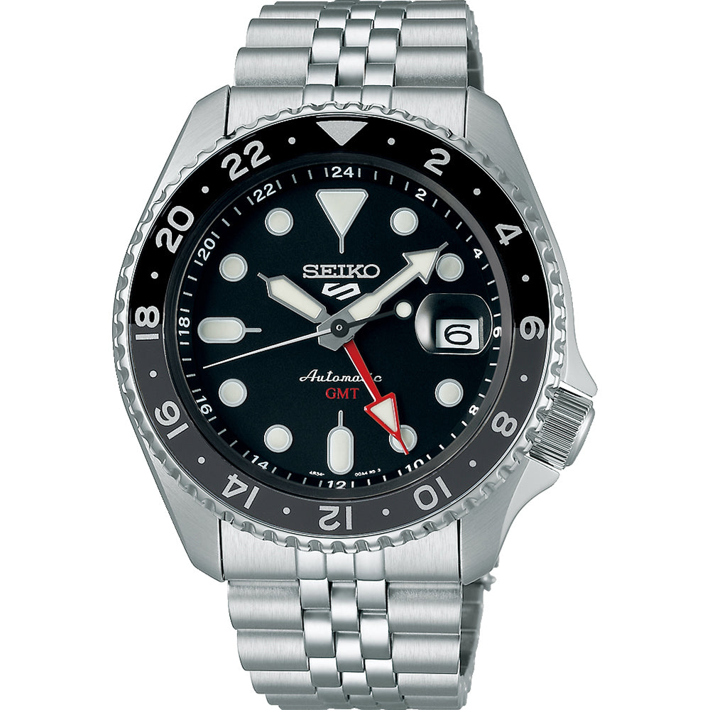Montre Seiko 5 Sports pour homme avec boîtier en acier inoxydable, cadran noir et bracelet en métal.