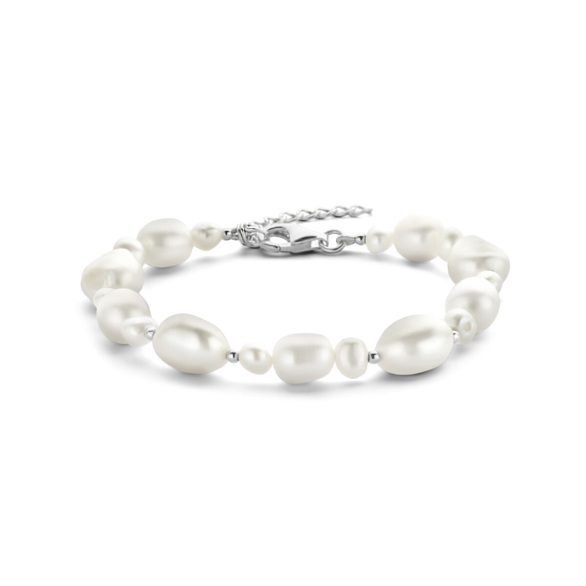 Bracelet en argent rhodié avec des perles blanches.