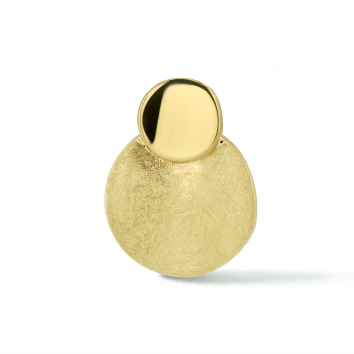 pendentif en or jaune 14K avec finition texturée et forme arrondie.