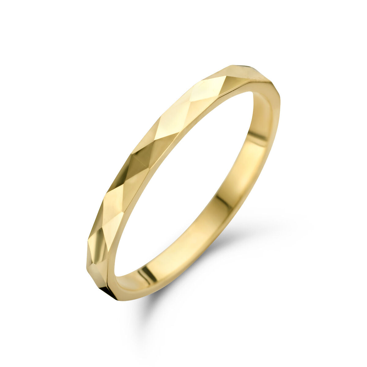bague en or jaune 14K avec un design géométrique et des facettes brillantes