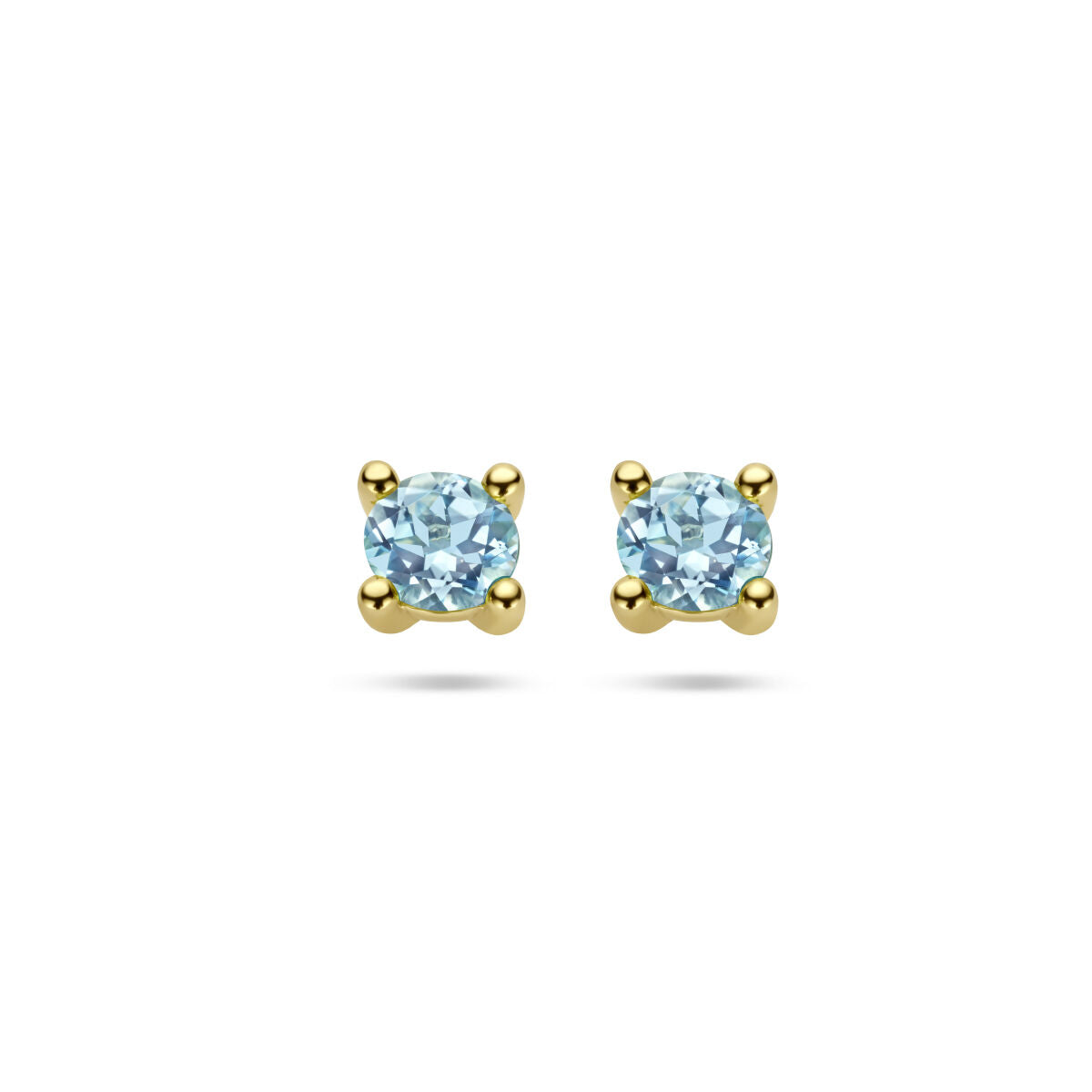Boucles d'oreilles en topaze bleue, serties en or jaune 14 carats, avec des pierres rondes.