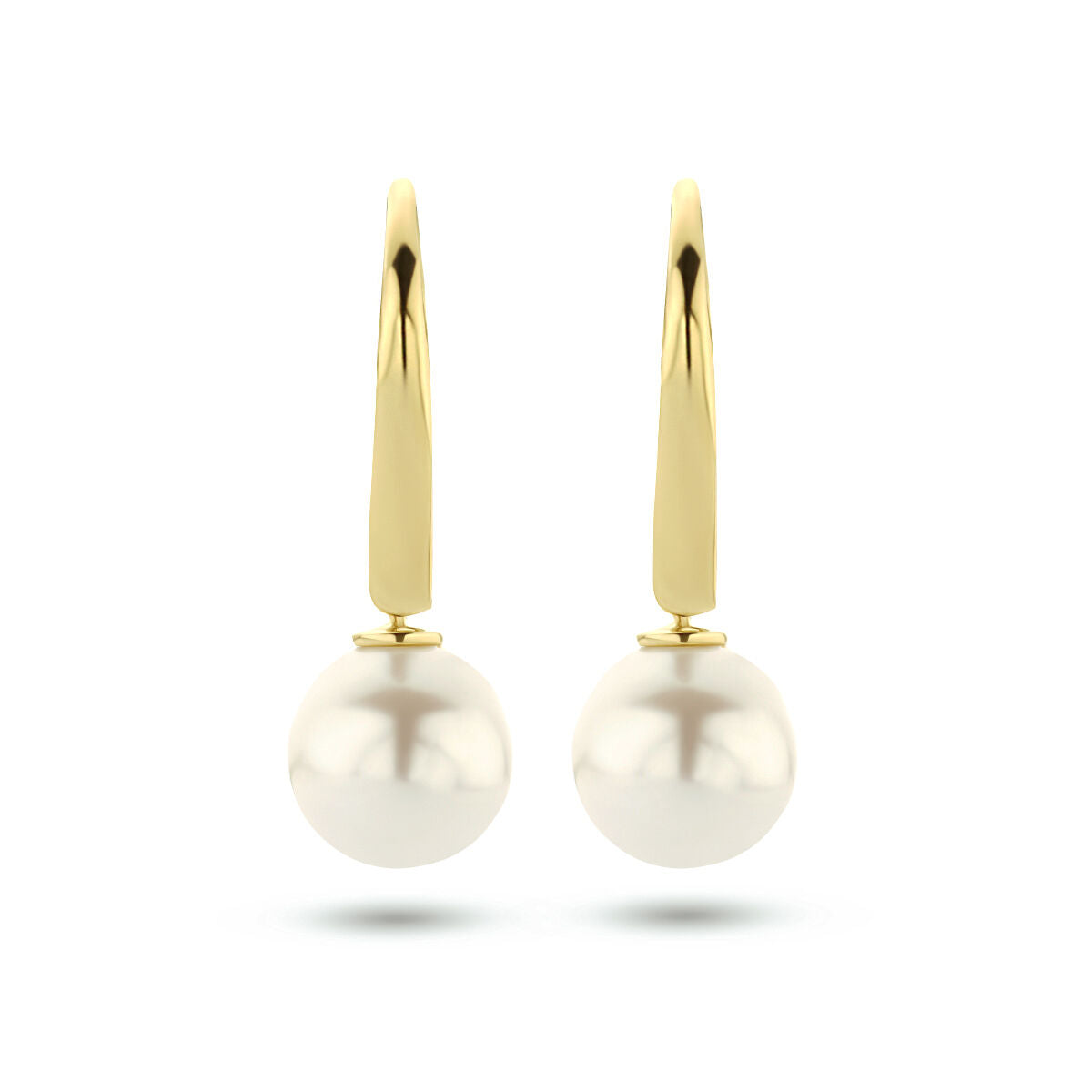 Boucles d'oreilles en or jaune 14K avec perles blanches en forme ronde.