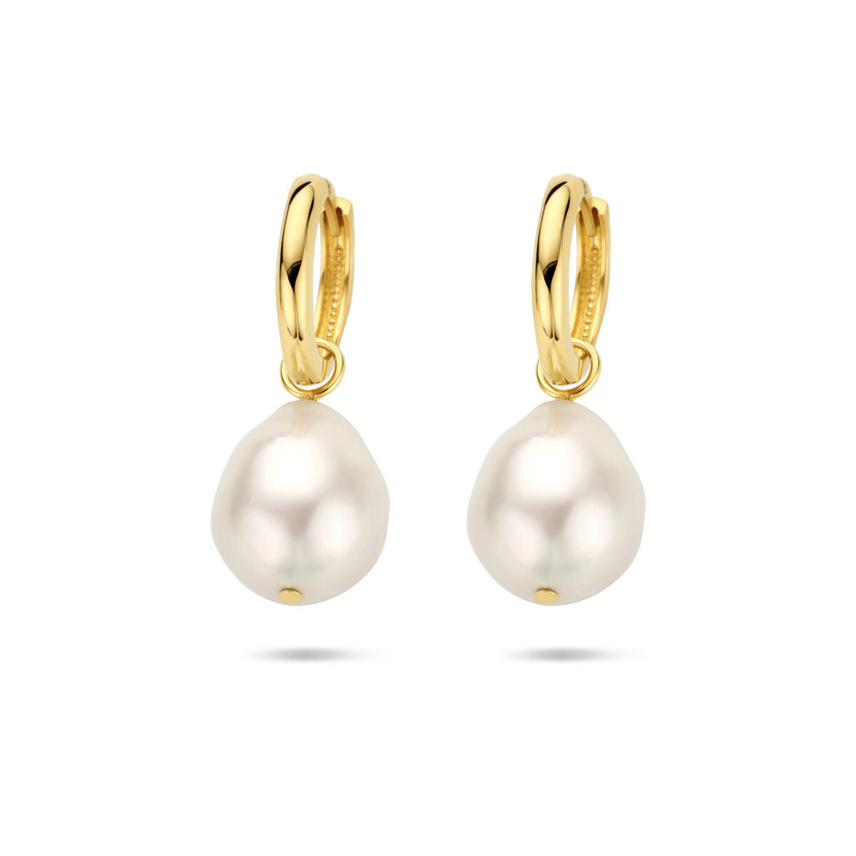 Boucles d'oreilles en or jaune 14K avec perles baroques en forme de goutte.