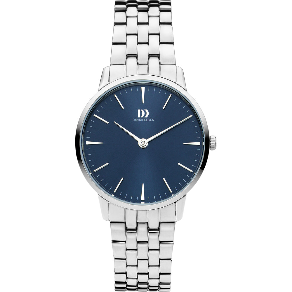 Montre argentée avec cadran bleu et bracelet en acier inoxydable.