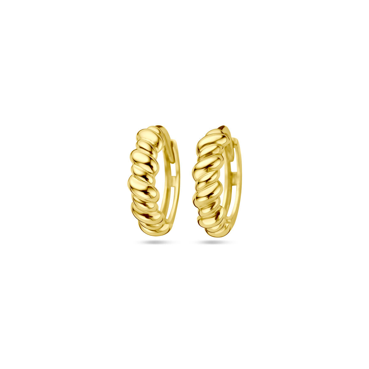 Boucles d'oreilles en or jaune 14K avec un design ondulé et brillant.