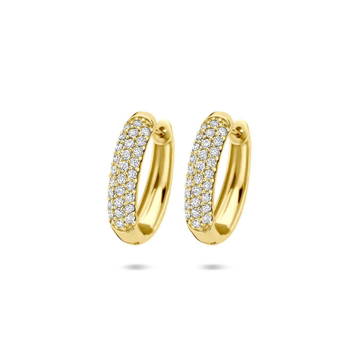 Boucles d'oreilles en or jaune 14K avec diamants lab grown, serties de pierres brillantes.