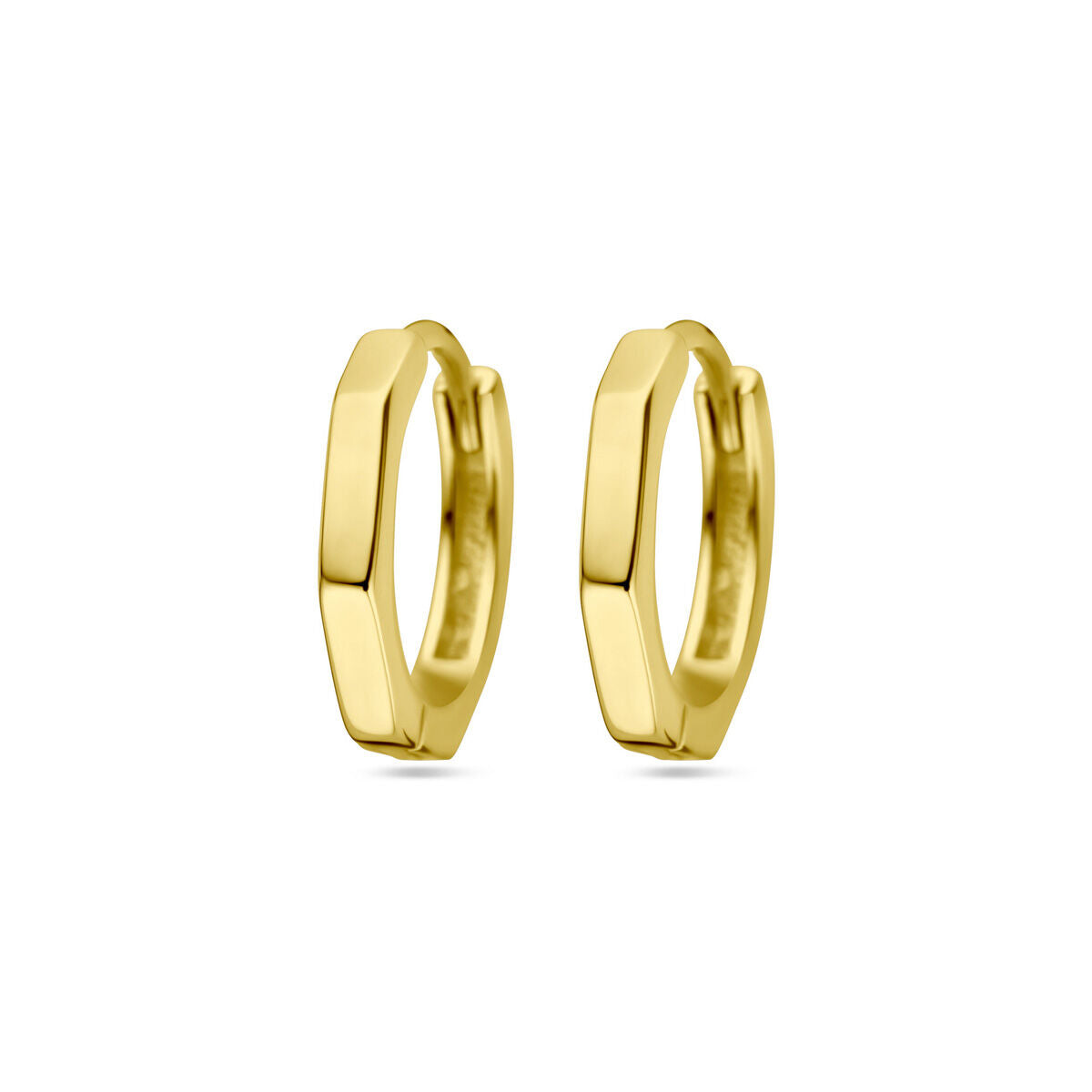 Boucles d'oreilles en argent doré, de forme hexagonale et finition lisse.