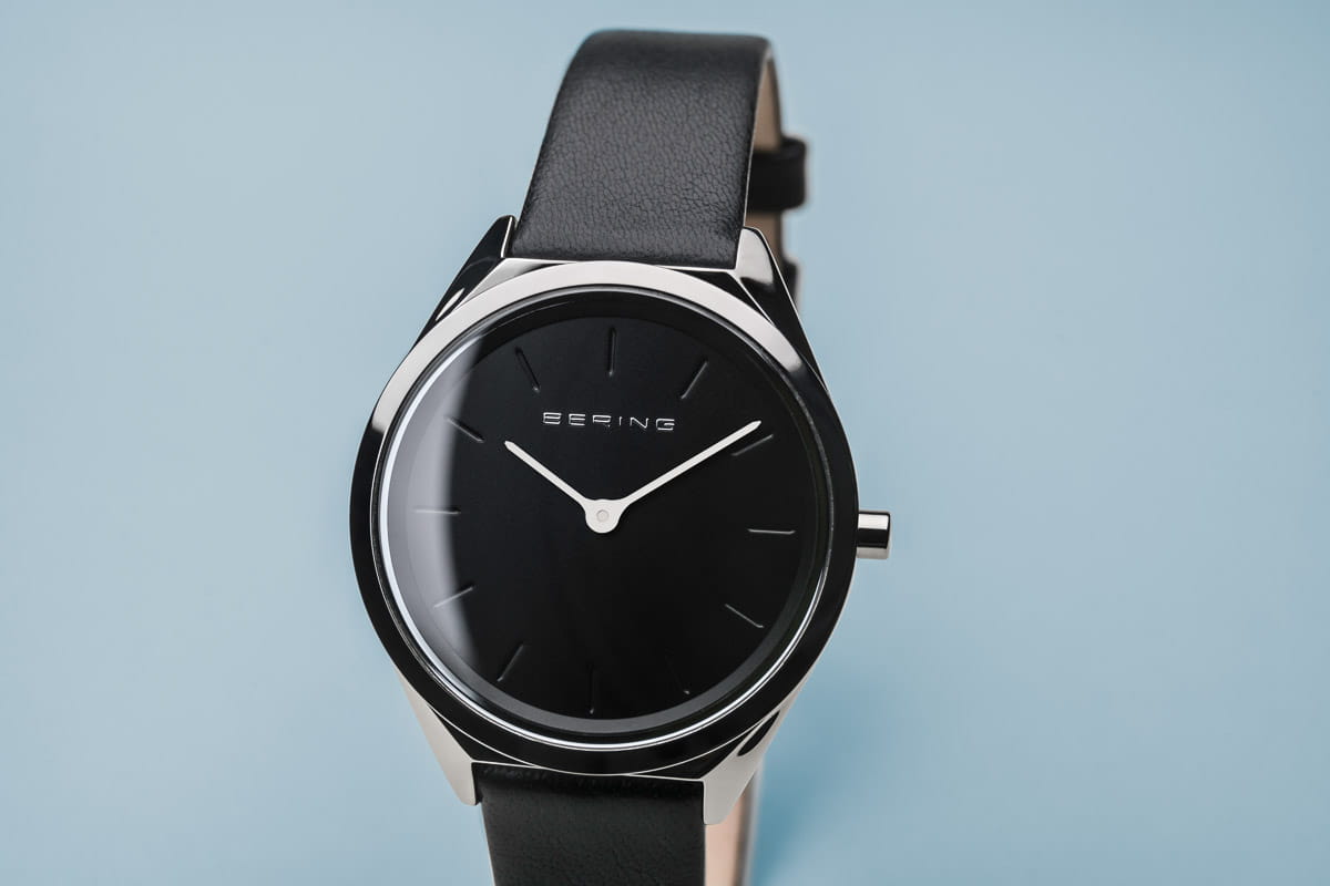 Montre pour femme cadran noir - 17031-402