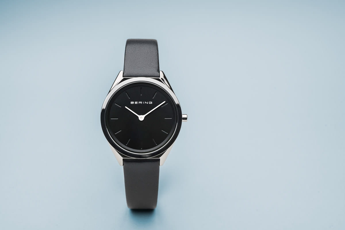 Montre pour femme cadran noir - 17031-402