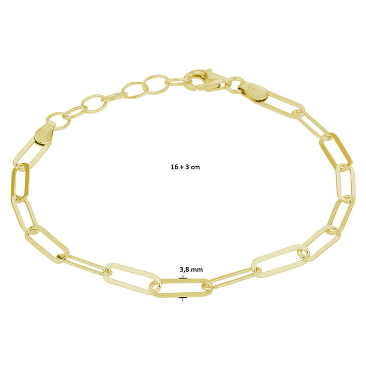 De armband paperclip 3,8 mm 16 + 3 cm van Van der Kooij Collectie is geel zilver verguld (3 micron), met langwerpige ovale schakels, karabijn sluiting en verstelbare verlenging. Gepresenteerd op een witte achtergrond.