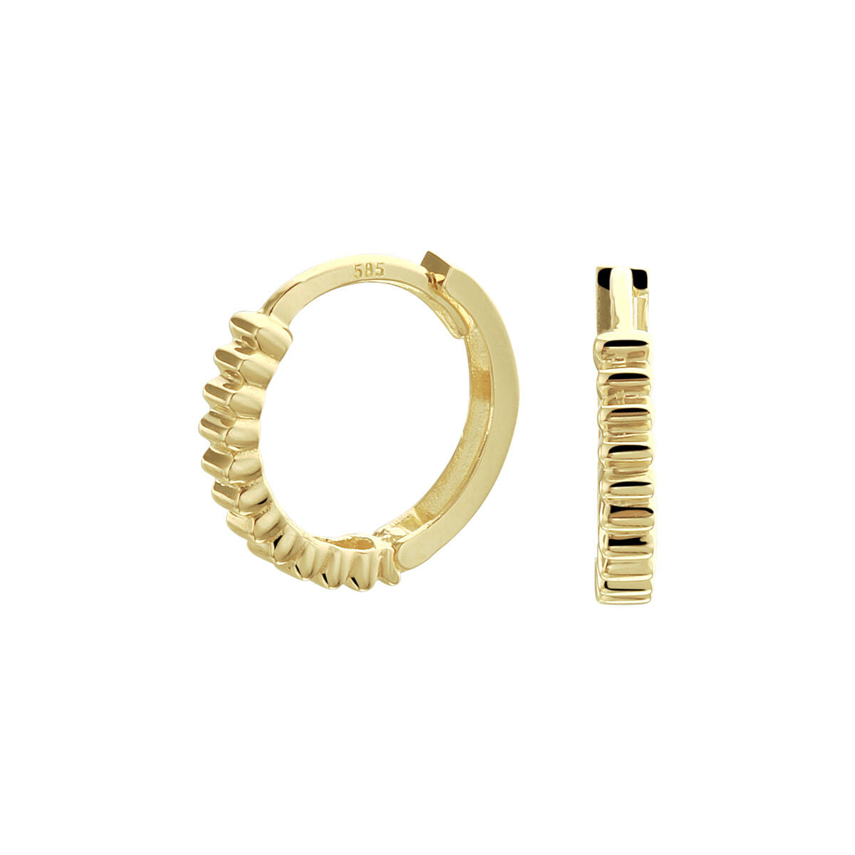 Boucles d'oreilles en or jaune 14K avec un design texturé et des détails géométriques.