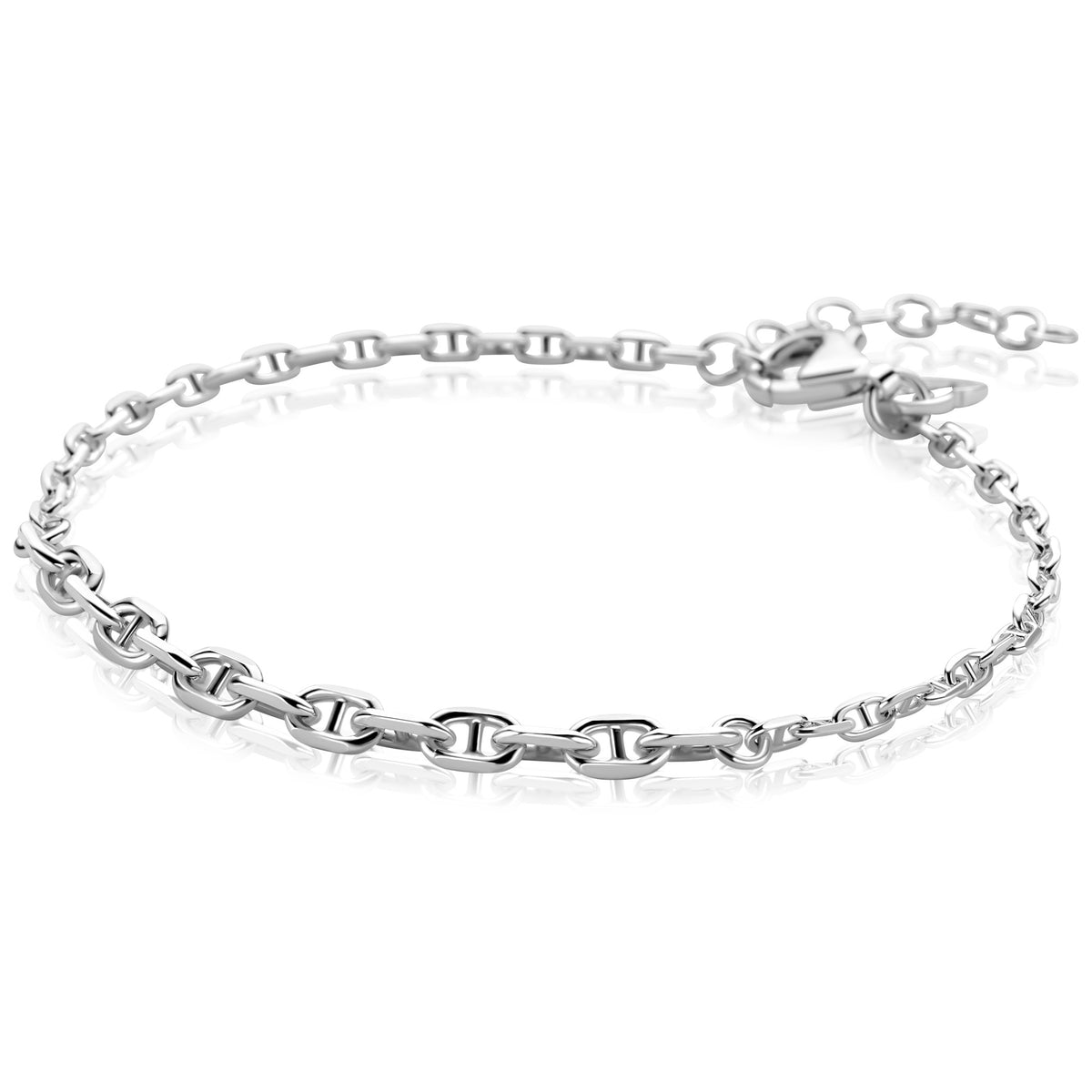 Bracelet en argent avec maillons ovales et fermoir ajustable.