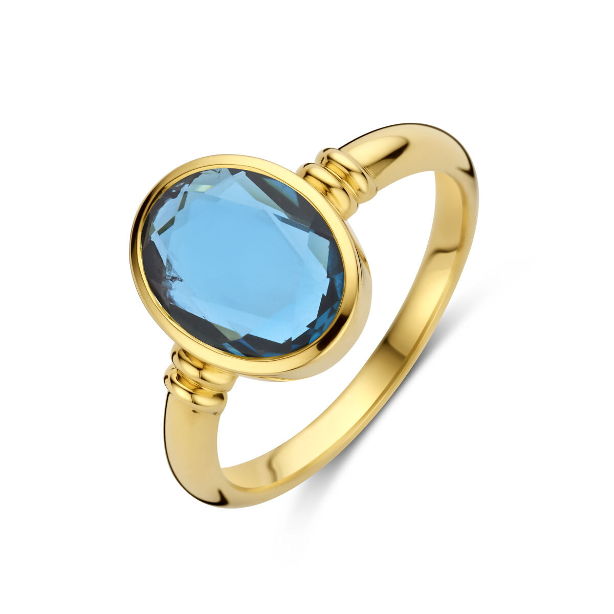 Bague en or jaune 14K avec topaze londonienne ovale.