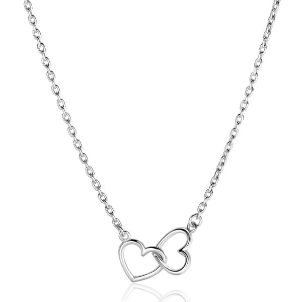 Collier en argent avec deux cœurs entrelacés.
