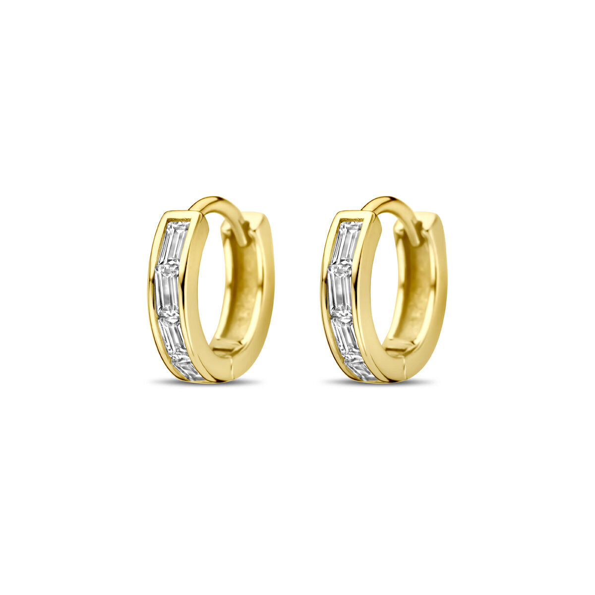 Klapoorringen van 1 micron zilver verguld (geel) met zirkonia stenen, 10 mm breed.