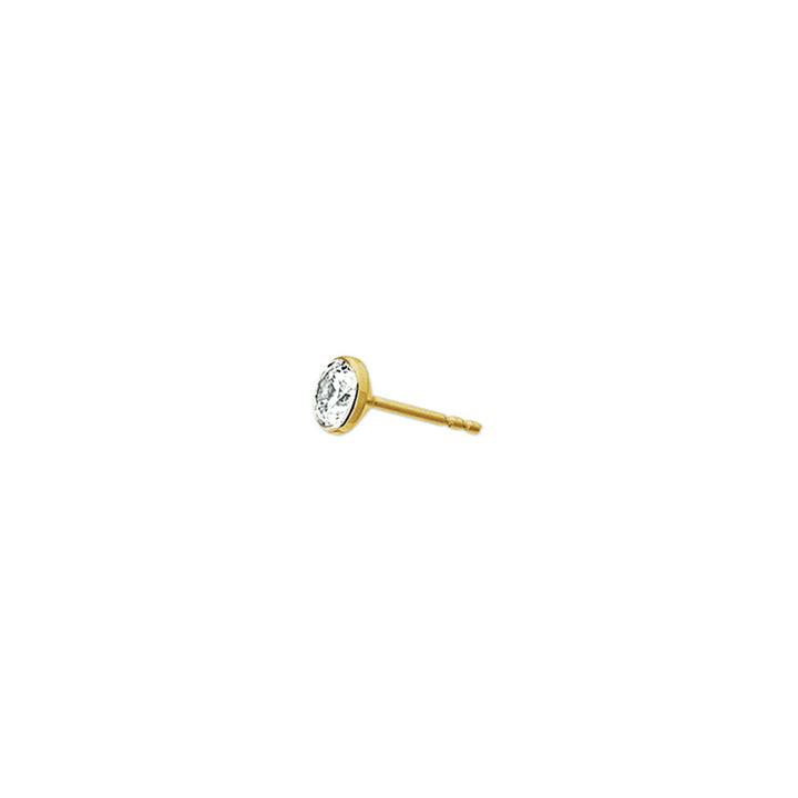 Een enkele Van der Kooij Collectie oorknop uit de serie "oorknoppen zirkonia 14K geelgoud", voorzien van een ronde heldere zirkonia, wordt getoond op een effen witte achtergrond.