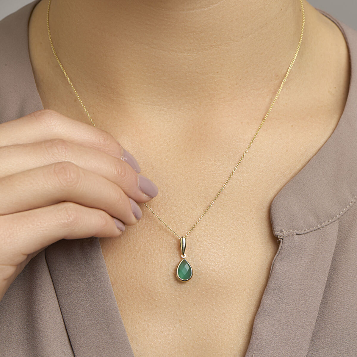 pendentif en agate verte en or jaune 14K