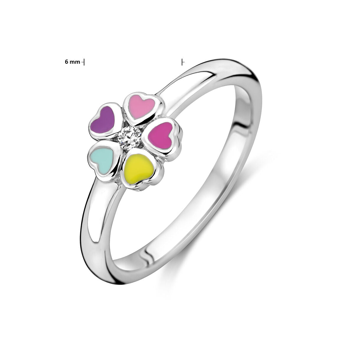 Een gegerhodineerde zilveren ring uit de Van der Kooij Collectie met een bloemmotief van vijf hartvormige pastelblaadjes en een centrale zirkonia; de bloem meet 6 mm in doorsnee.