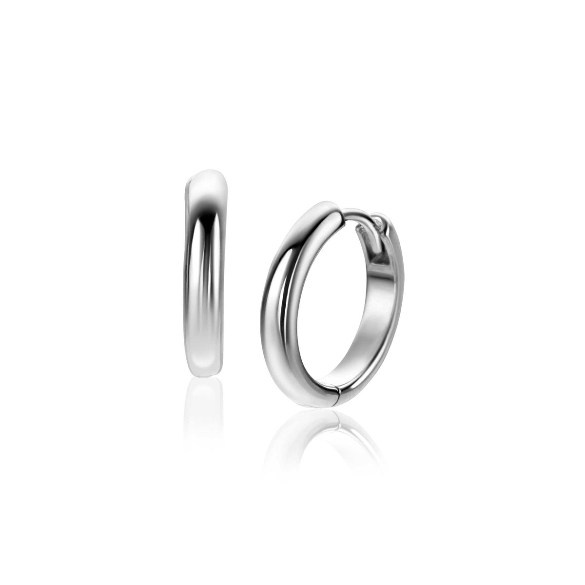 Boucles d'oreilles en argent, de forme ronde et lisse, avec un fermoir.