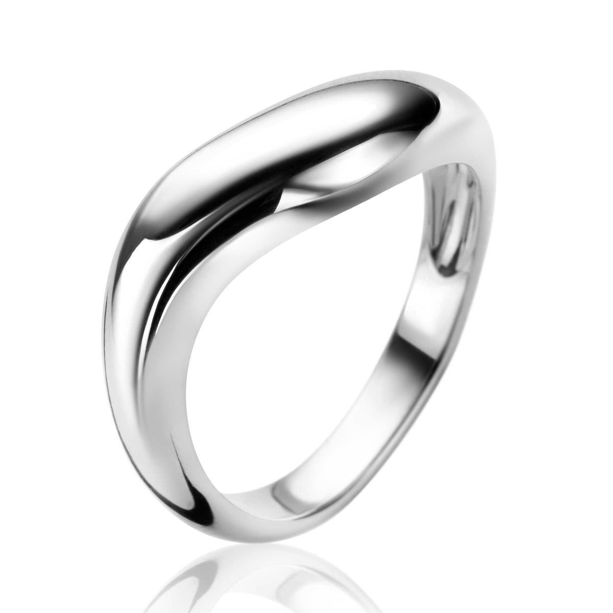 Bague en argent au design lisse et moderne, avec une finition brillante.