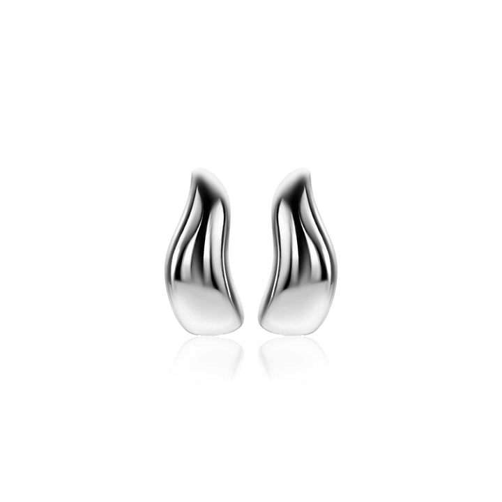 Een paar Zinzi oorbellen zilver ZIO2609 abstract gevormde studs, met gladde, gebogen zilveren oppervlakken; perfect voor een moderne look.