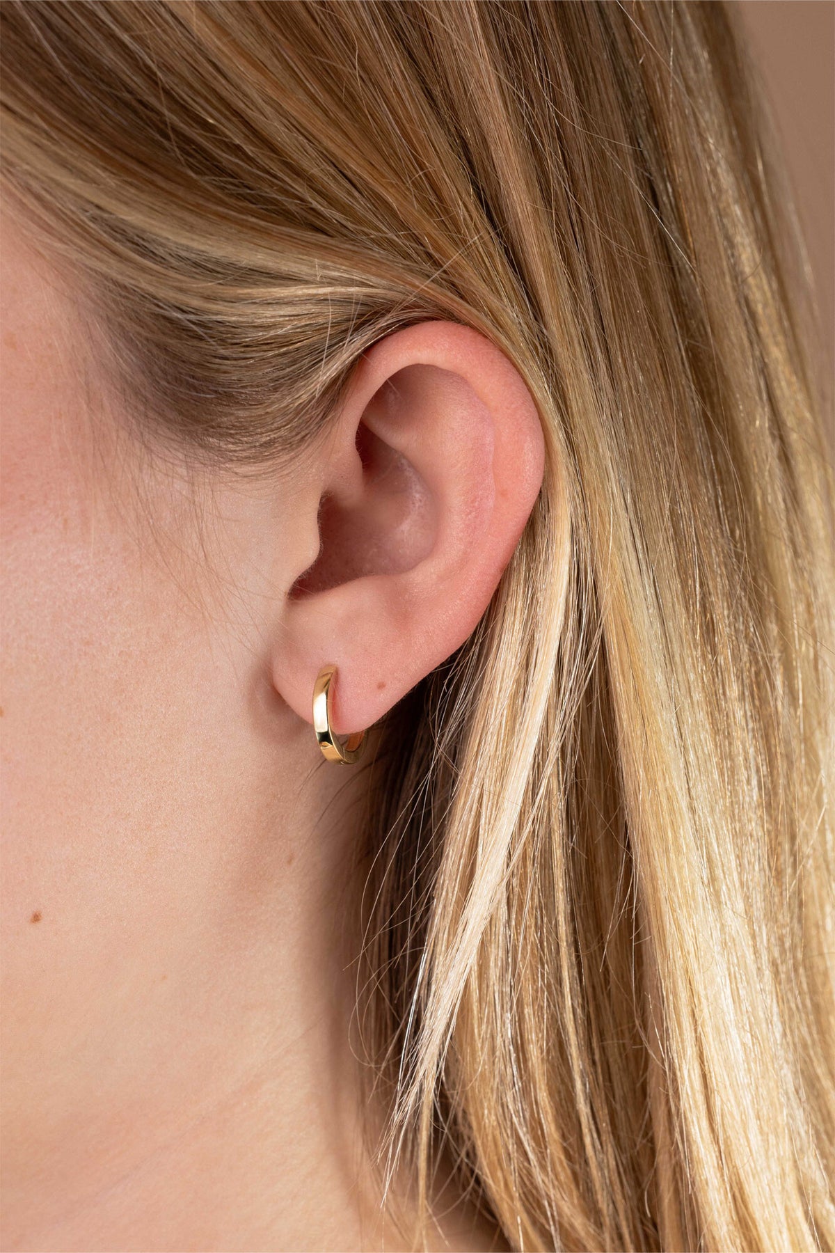 Boucles d'oreilles en argent plaqué or, de forme ronde, d'un diamètre de 13,5 mm.