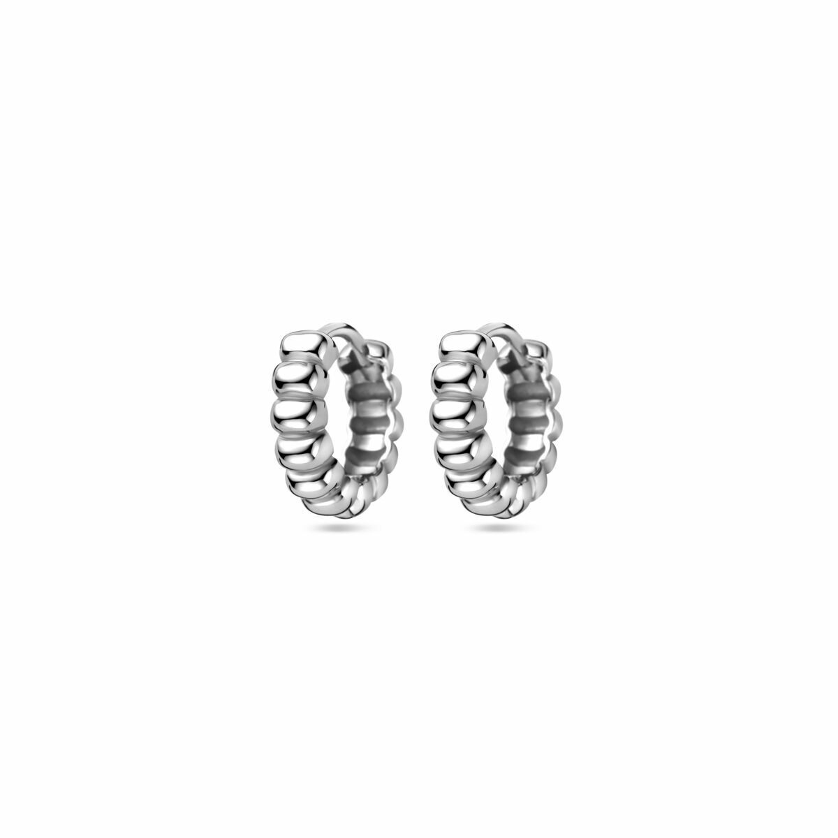 Boucles d'oreilles en argent rhodié de 12 mm, avec un design en maillons.