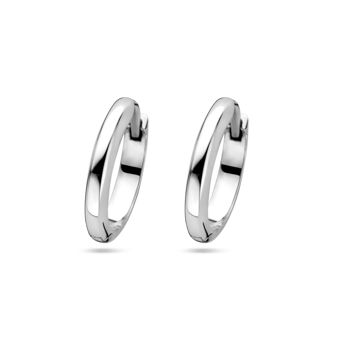 Boucles d'oreilles en argent rhodié, forme halfronde, largeur de 3,0 mm.