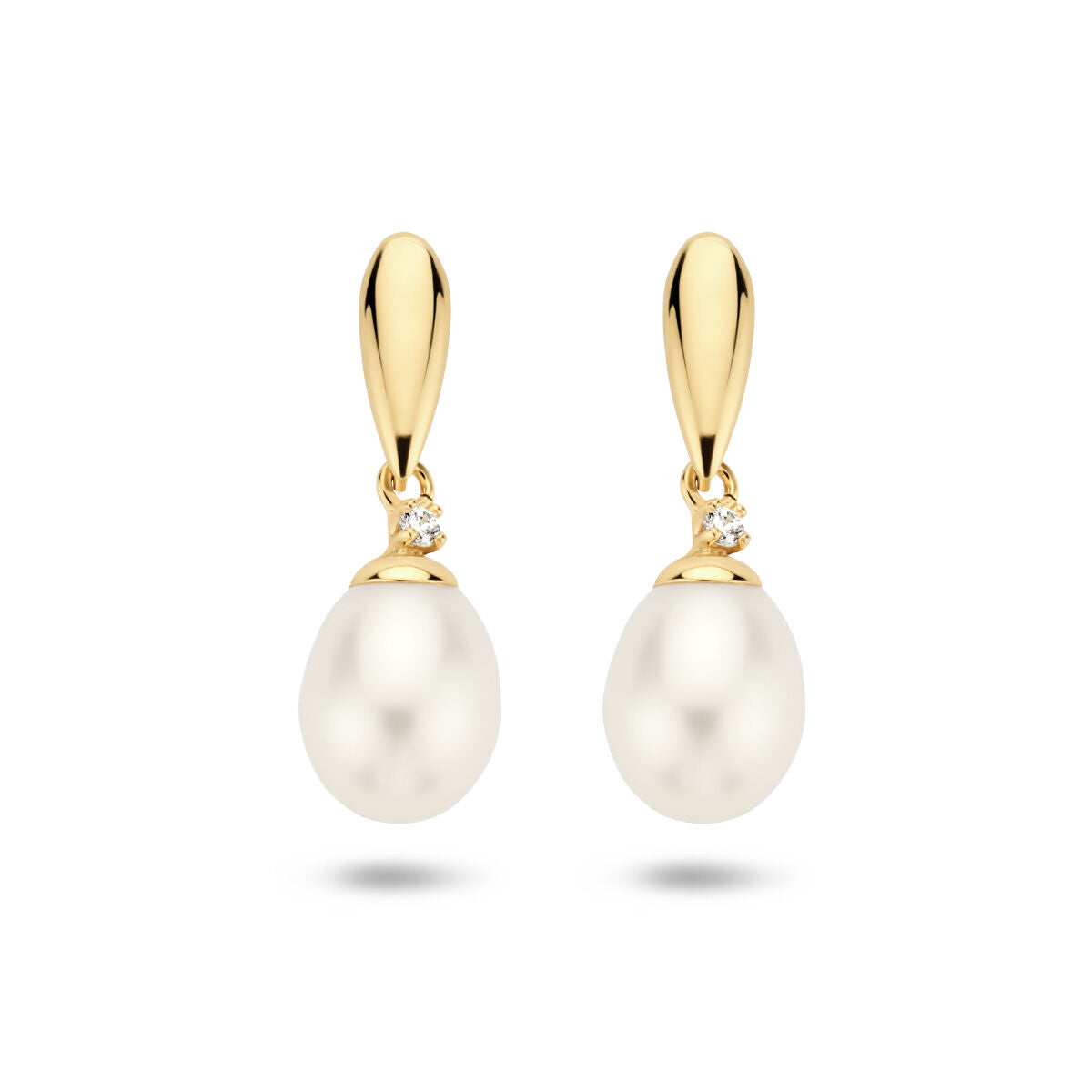 Boucles d'oreilles en or jaune 14K avec perles et zirconiums, forme goutte.