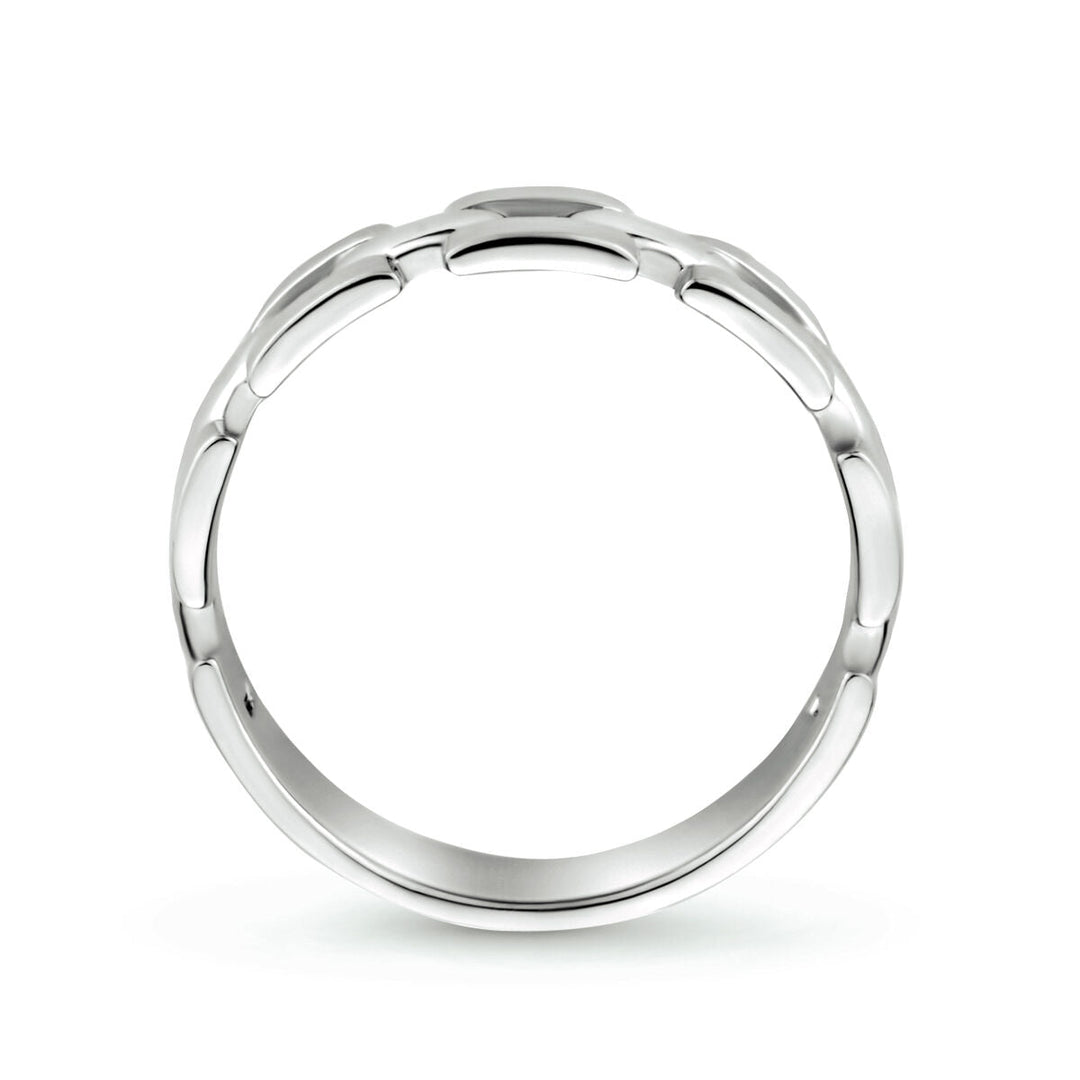 De Van der Kooij Collectie ring schakel zilver gerhodineerd heeft een band van gepolijst zilver met verhoogde, ovaalvormige accenten in een kettingmotief, gelijkmatig verdeeld over de bovenste helft als je vanaf de zijkant kijkt.