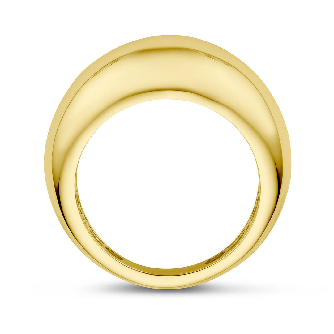 Een dikke, gepolijste ring van 14 karaat geelgoud uit de Van der Kooij Collectie met een glad, afgerond oppervlak wordt als een statement piece gepresenteerd, bekeken vanaf de zijkant tegen een effen witte achtergrond.