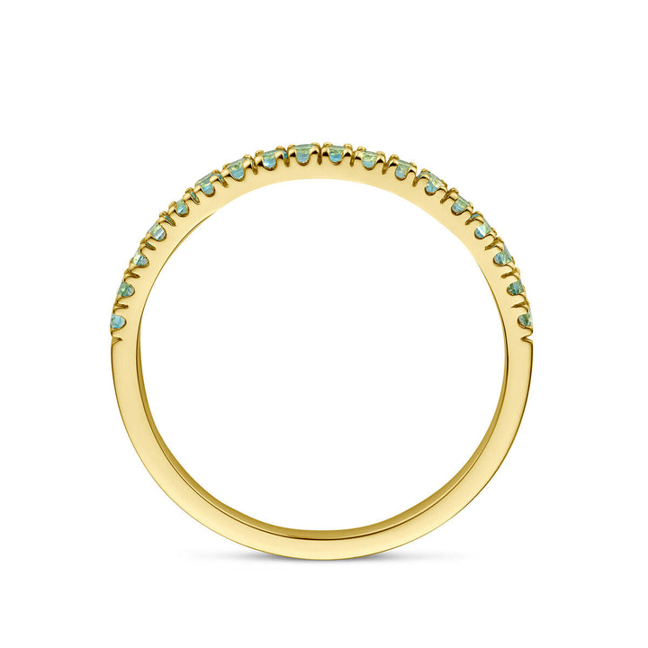 Een delicate 14K geelgouden ring met geboortesteen blauw topaas voor december uit de Van der Kooij Collectie, getoond tegen een witte achtergrond.
