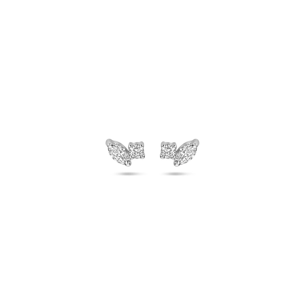 Boucles d'oreilles en or blanc 14K avec diamants de 0,24 ct, forme délicate de 4 mm.