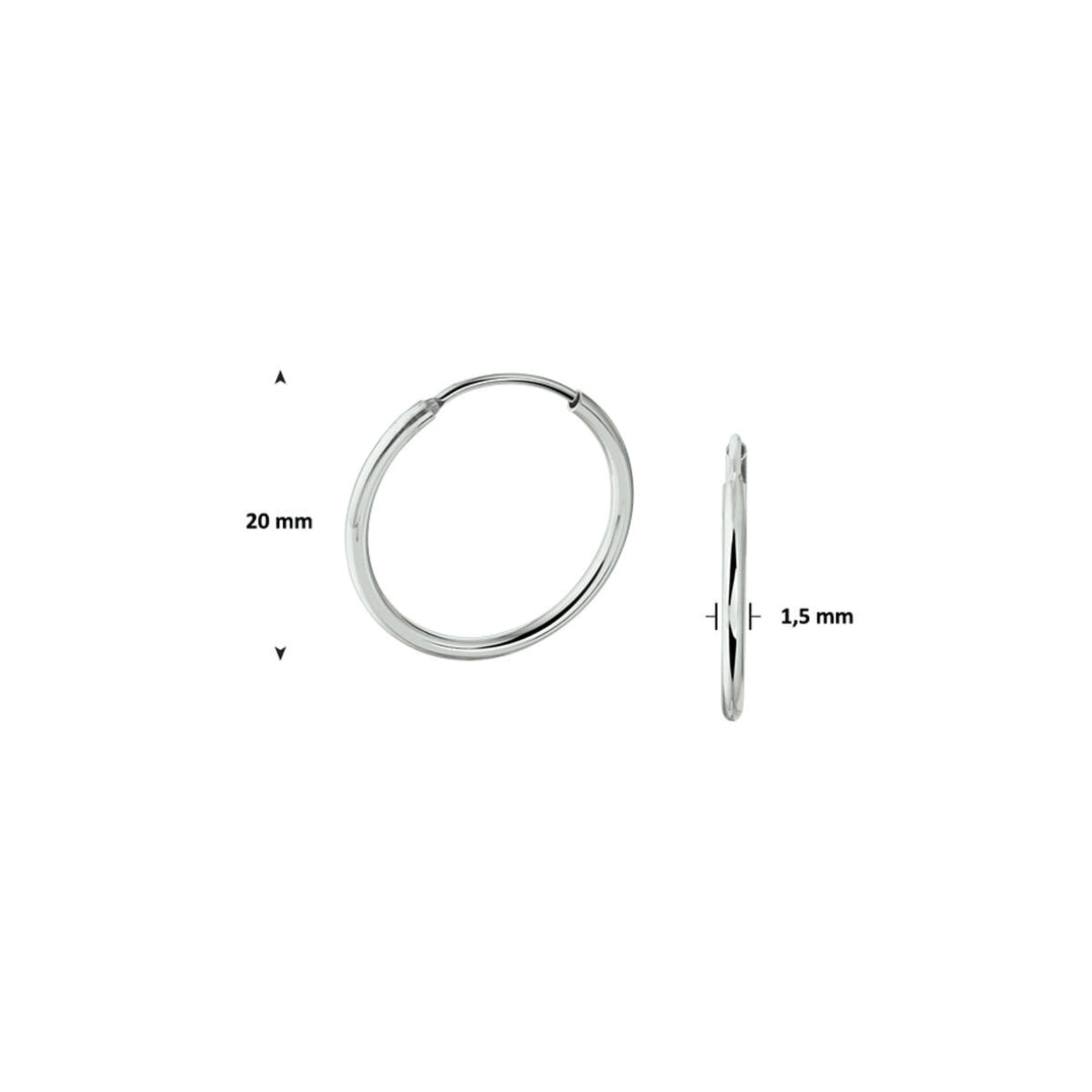 De oorringen ronde buis zilver gerhodineerd van Van der Kooij Collectie zijn illustraties van voren en opzij. Ze hebben een diameter van 20 mm, zijn 1,5 mm dik en beschikken over een handige scharniersluiting.