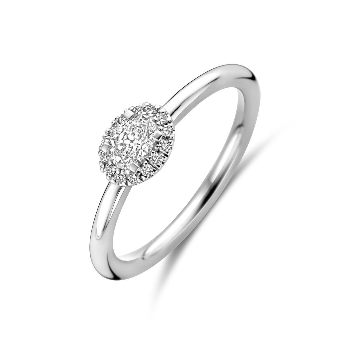 Bague en or blanc 14K ornée d'un pavé de diamants de 0,24 ct.