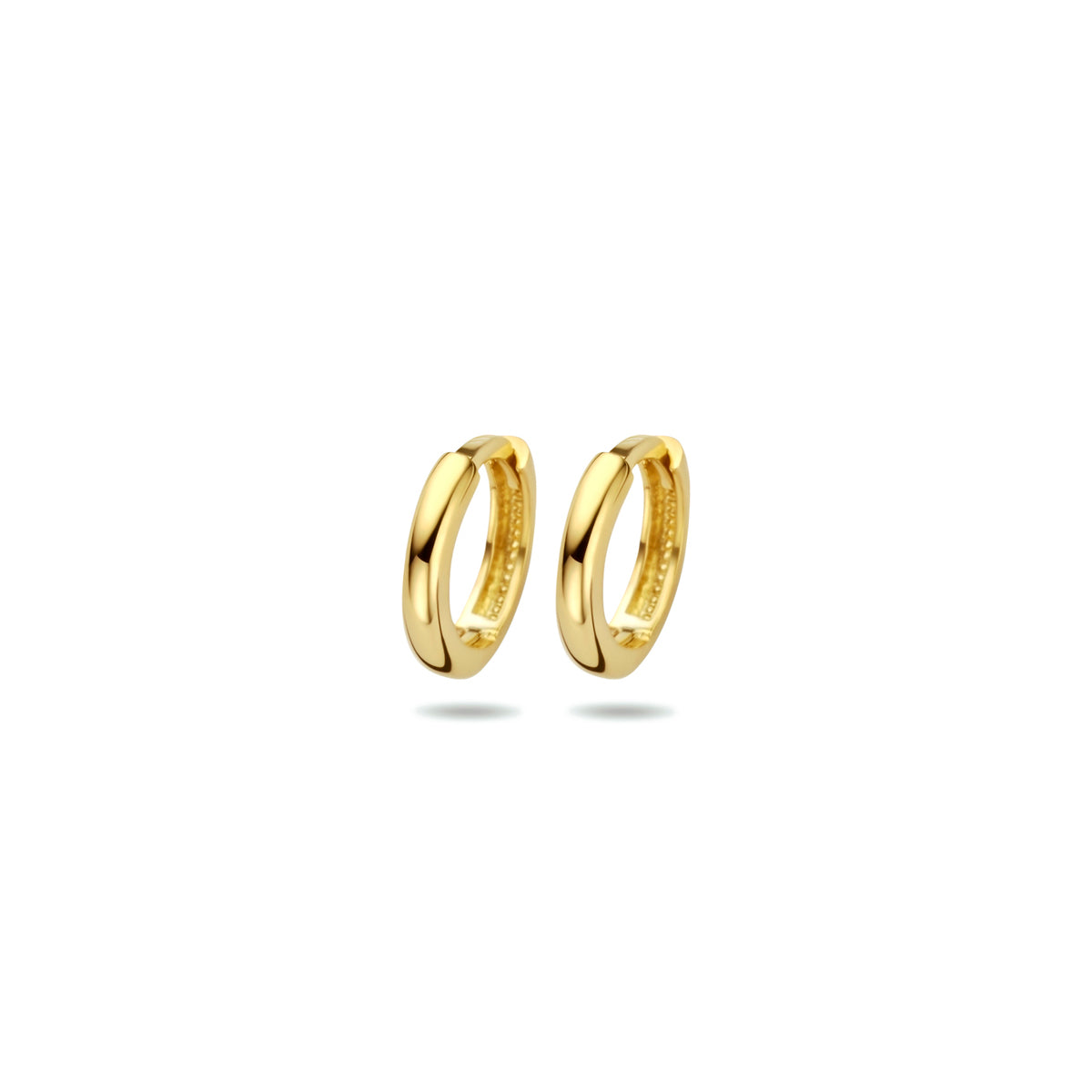 Boucles d'oreilles en or jaune 14K, de forme ronde et lisse.
