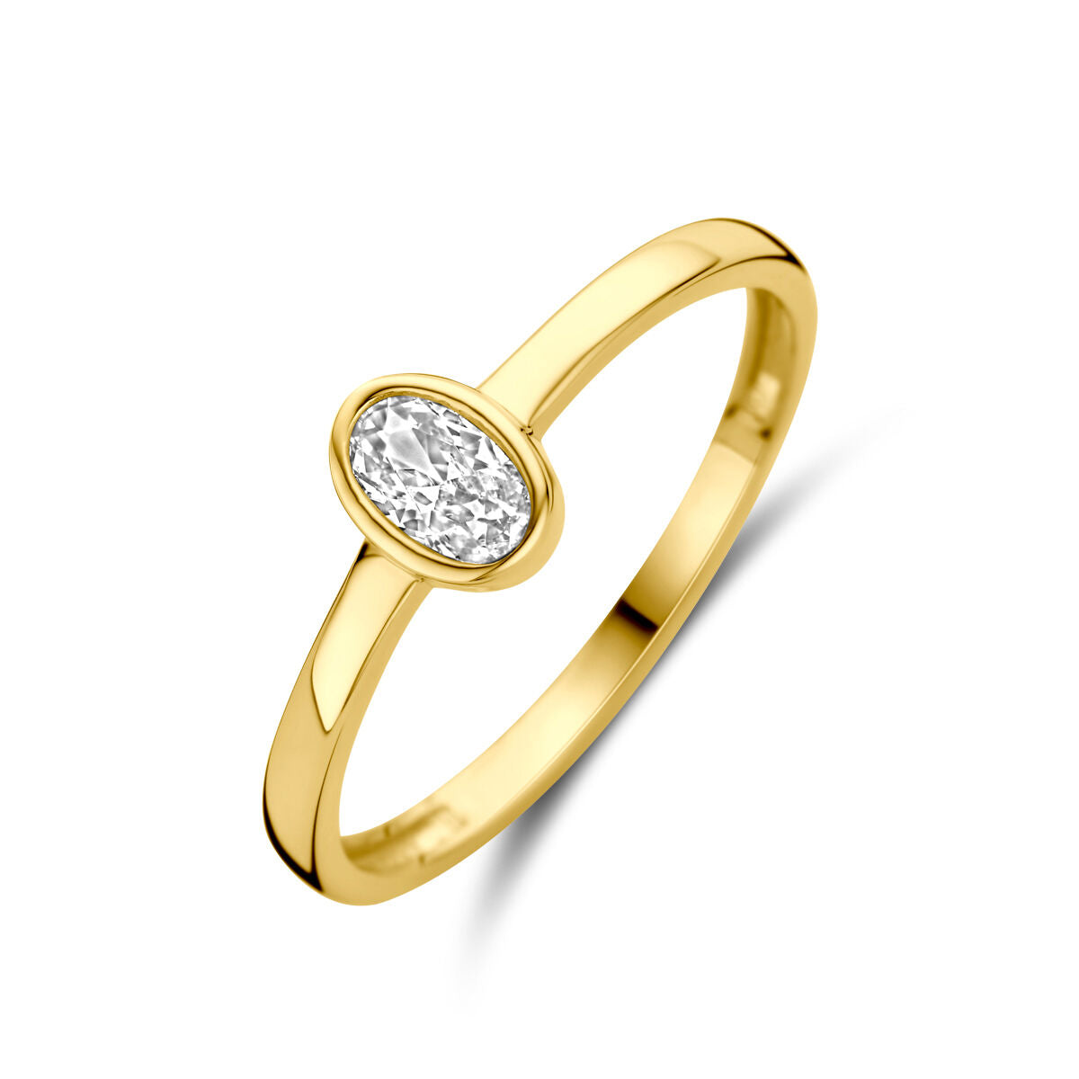 Bague en or jaune 14K avec un zirconia ovale serti.