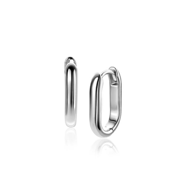 Boucles d'oreilles en argent, de forme allongée et lisse, avec une finition brillante.