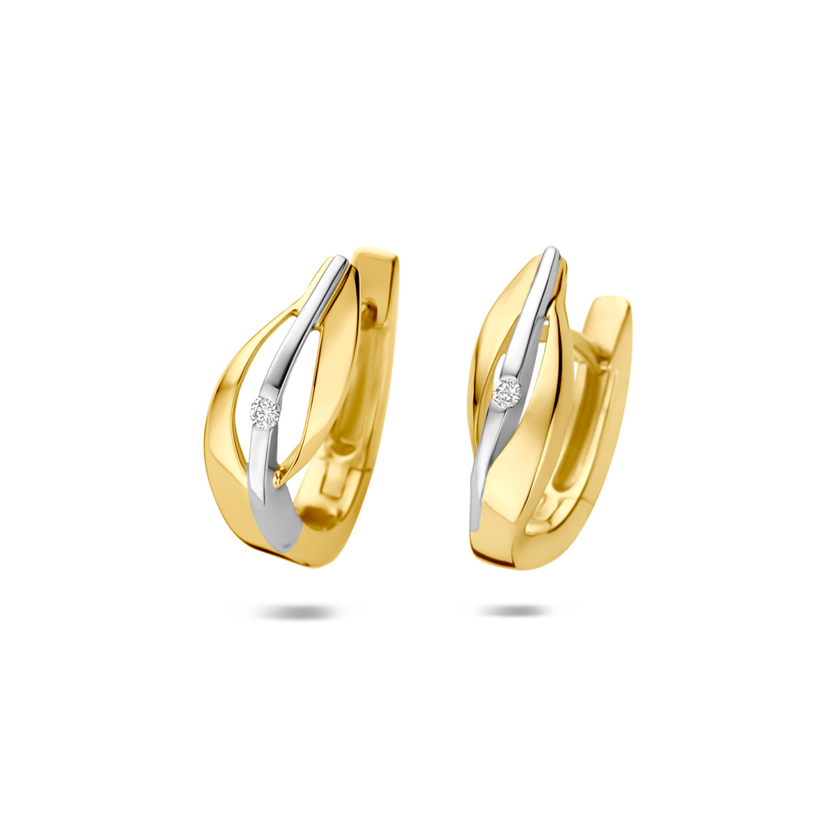 Boucles d'oreilles en or bicolore 14K, avec un détail en or blanc et un diamant lab grown de 0,03 ct.