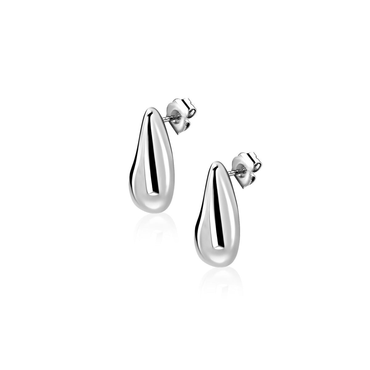 Boucles d'oreilles en argent en forme de goutte, finition lisse et brillante.